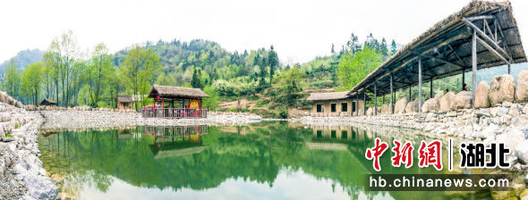 五峰长乐坪月山村民宿风光(杨威 摄)